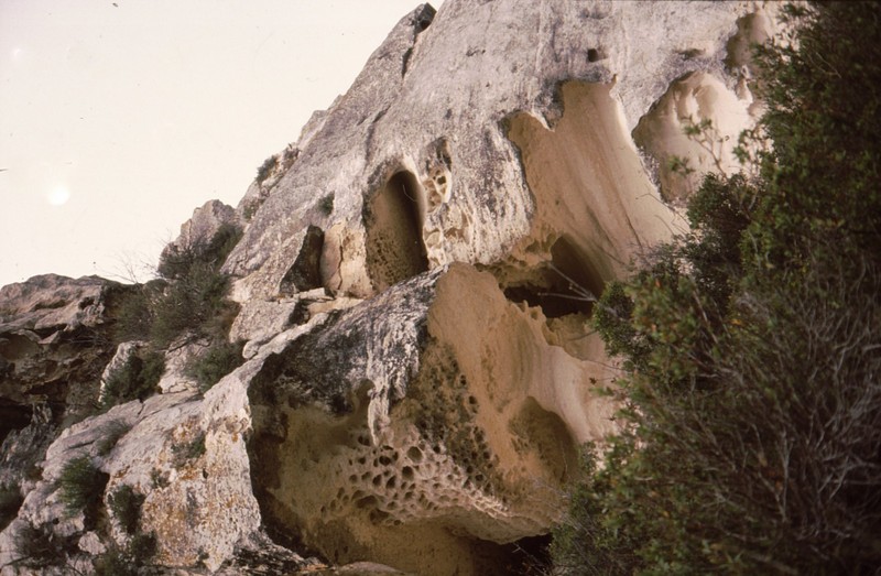 1989 08 Les Baux : rochers