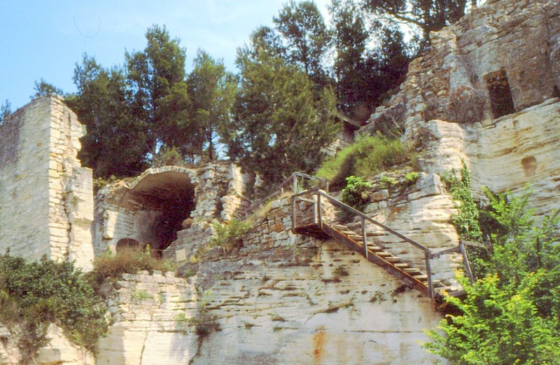 1989 12- Ruines du monastère troglodytique. Fin GR42