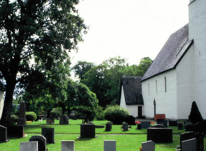 021- Eglise et cimetière de Vaernes