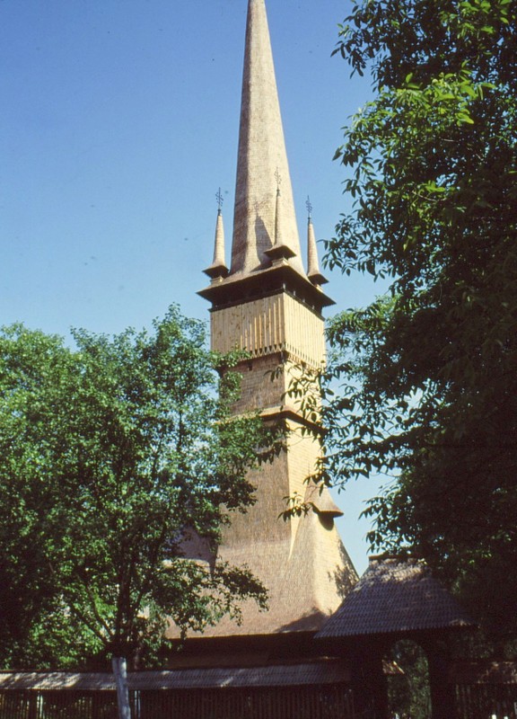 1993 06 L'église de Surdesti