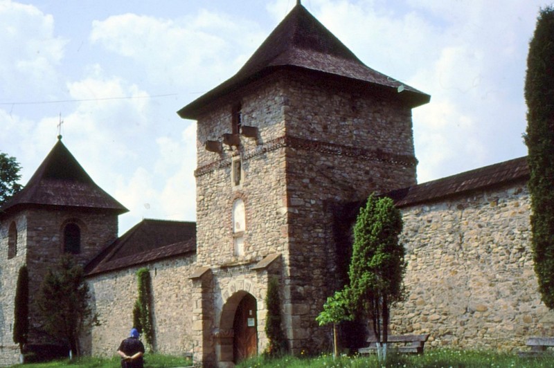1993 25 Moldovita- entrée du monastère