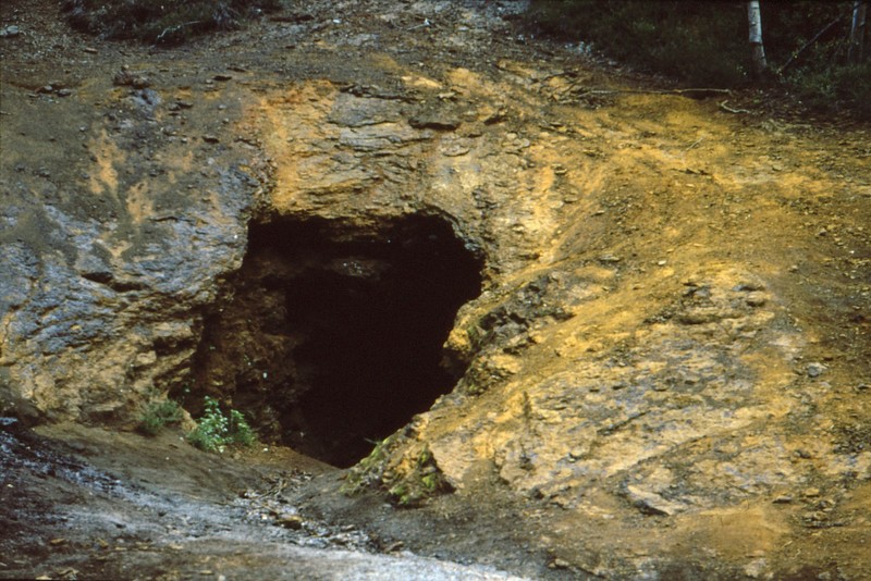 La "grotte" ferrugineuse